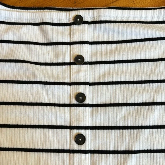 Express Off The Shoulder Top - Picture 4 of 9